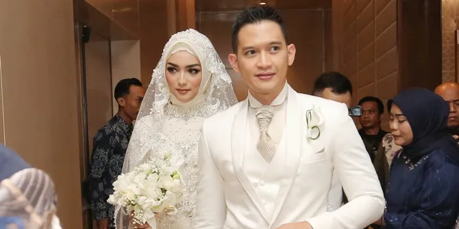 Hemat, Citra Kirana Belikan Baju Rp10 Ribuan Buat Rezky Aditya - Dibalas Hijab Rp5 Ribuan