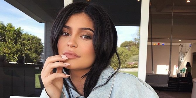 Hermes - Chanel, Ini Gaya Kece Kylie Jenner Pamerkan Koleksi Tas Mewahnya