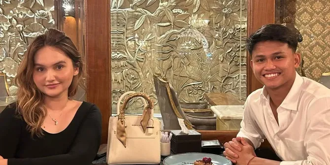 Hokky Caraka Rayakan Dua Tahun Cinta dengan Pacar Cantik: Kirim Bunga Manis Meski Terpisah Jarak!
