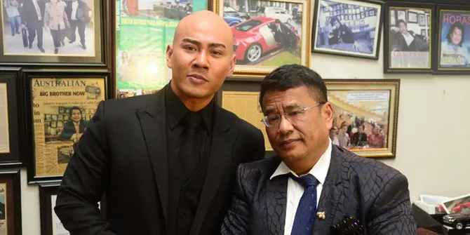 Hotman: Mana Yang Lebih Super? Botak Deddy atau Mario Teguh?