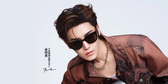 Hou Minghao Resmi Jadi Brand Ambassador QINA Eyewear, Visual Bersih dan Stylish Jadi Sorotan