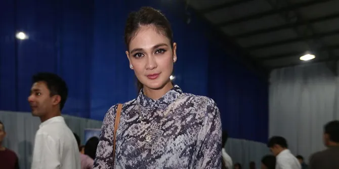 Ikut Sahur On The Road, Sandal Luna Maya Hilang