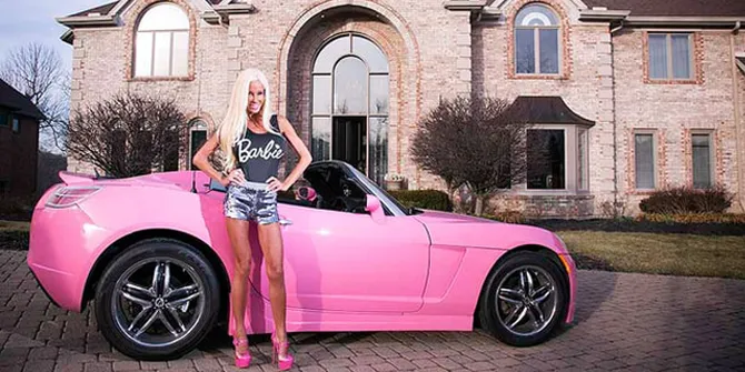 Ingin Mirip Seperti Barbie, Wanita 50 Tahun Rela Habiskan 