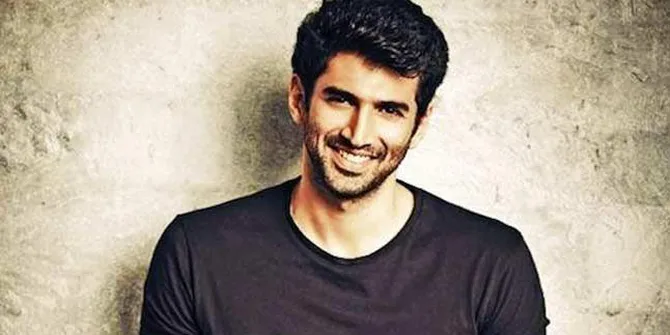 Setelah Tenar, Aditya Roy Sengaja Tiru Aamir Khan?