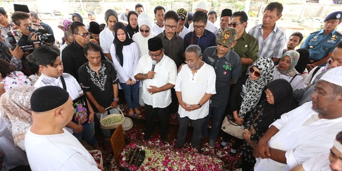 Ini Alasan Keluarga Rano  Karno  Hadiri Pemakaman Pakai Baju 