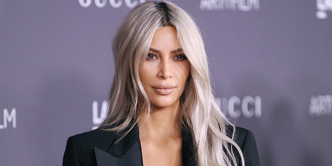Ini Alasan Kim Kardashian Ubah Warna Rambutnya Jadi Pink