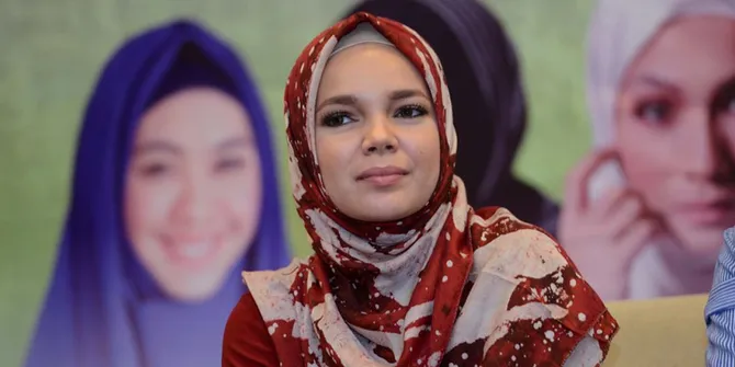 Ini Yang Dirasakan Dewi Sandra Saat Membaca Al Quran