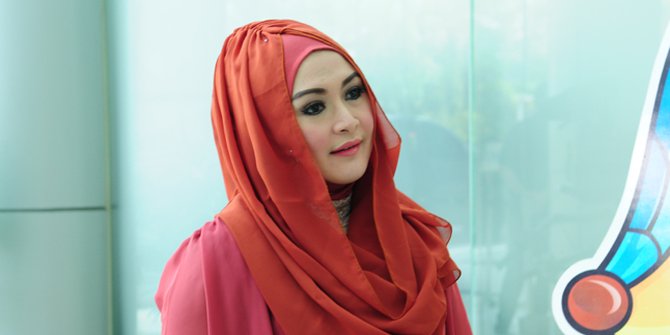 Inilah Perjalanan Edies Adelia Temukan Hidayah Berhijab 