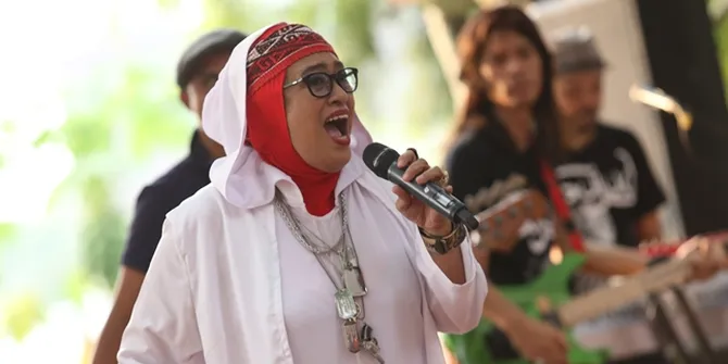 'Insyaf', Lady Rocker Renny Djajusman Kini Rilis Album Religi