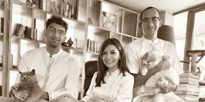 Izzat Anak Najwa Shihab Setia di Sisi Jenazah Sang Ayah, Suasana Haru Selimuti Rumah Duka