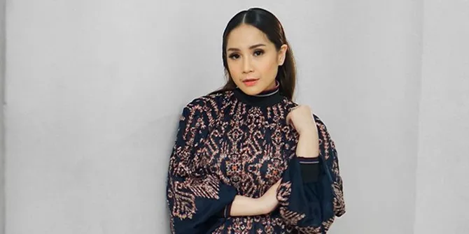 Jaket Denim Nagita Slavina Capai Rp 6,2 Juta, Netizen: Bisa Buat DP Motor