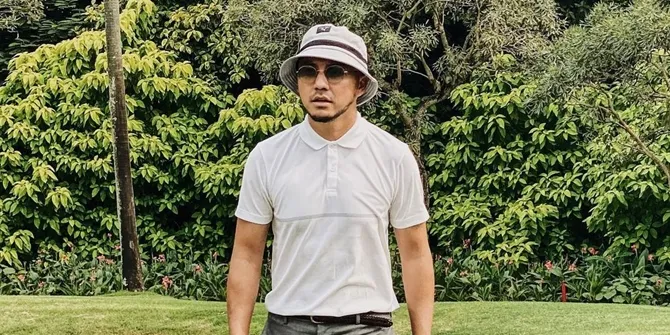 Jalan-Jalan Pagi Ala Ananda Omesh dan Keluarga, di Mobil Aja Sambil Tetap Pakai Baju Tidur