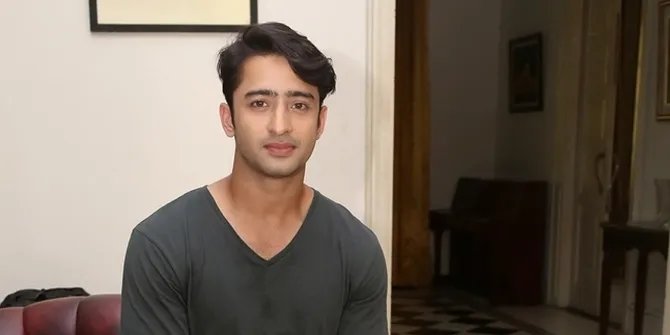 Jalan-Jalan Pakai Mobil Baru, Shaheer Sheikh Ajak Dua Pria Tampan