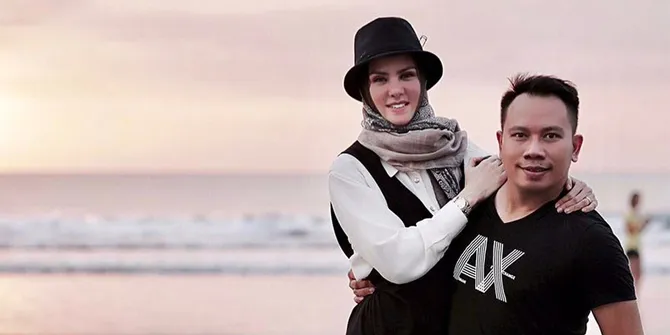 Jelang Nikah, Angel Lelga dan Vicky Prasetyo Prewedding di Lubang Buaya