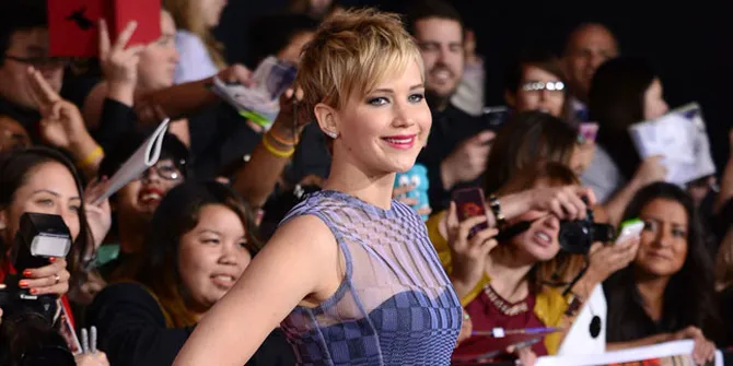 Jennifer Lawrence Tampil Mengejutkan di Atas Red Carpet