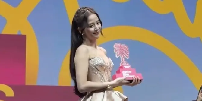 Jisoo BLACKPINK Sabet Madame Figaro Rising Star Award di CANNESERIES International