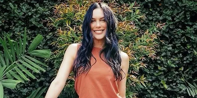 Joget Tiktok, Body Sophia Latjuba Jadi Sorotan - Goals Banget