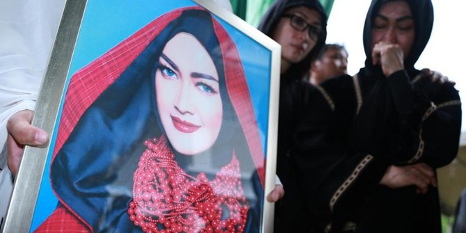 Julia Perez, Sosok Pejuang di Mata Regi Kawan Seperjuangan Sejak Merintis Karir