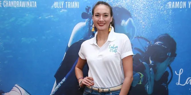 Kabar Tunangan Hingga Menikah dengan Dimas, Ini Kata Nadine Chandrawinata