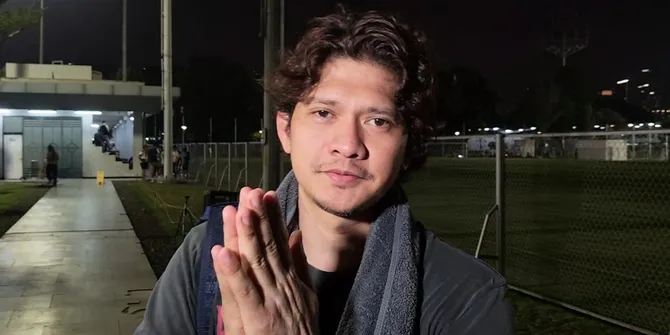 Kado Anniversary ke-14, Iko Uwais Umumkan Audy Item Hamil Anak Ketiga