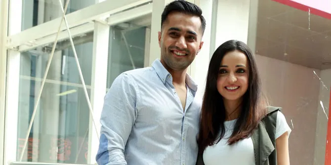 Karwal Vishal & Sanaya Irani Dipertemukan Kembali di 'RANGRASIYA'