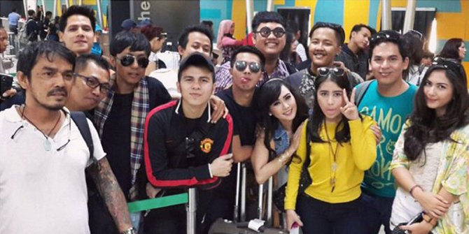 Ke Bali Ratusan Fans Sambut Pemain  GGS di Bandara 