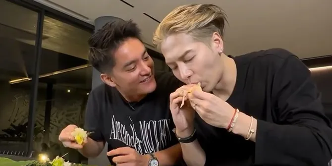 Kedekatan Jackson Wang dan Boy William, Asik Makan Ayam Pop Bareng