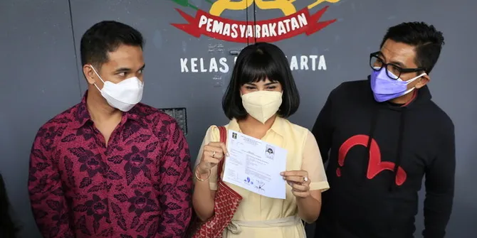 Keluar dari Lapas Pondok Bambu, Vanessa Angel dapat Oleh-oleh dari Angelina Sondakh