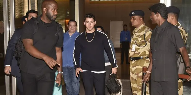 Keluarga Nick Jonas ke India Bawa Bingkisan Untuk Orangtua Priyanka Chopra