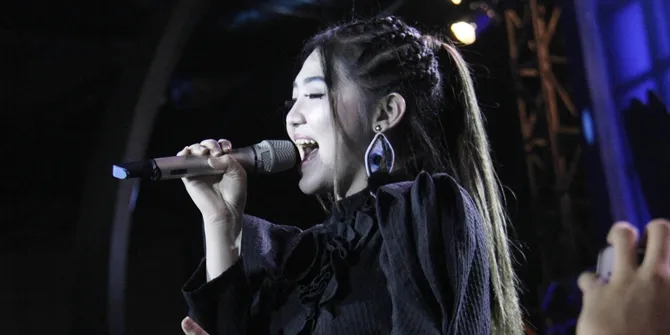 Kena Demam Fiersa-Thantri, Via Vallen Nggak Mau Ketinggalan Cover 'Waktu Yang Salah'