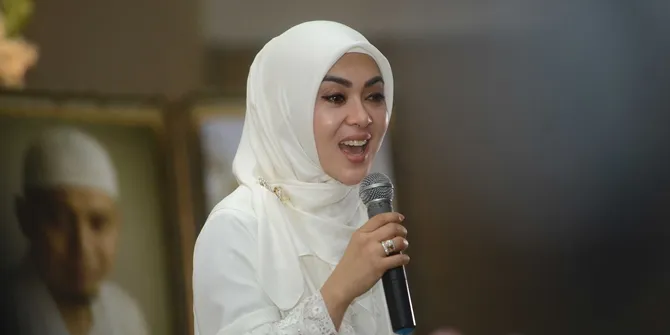 Ketemu Burung Pelikan di Australia, Syahrini: Aku Pikir Patung 'Welcome'