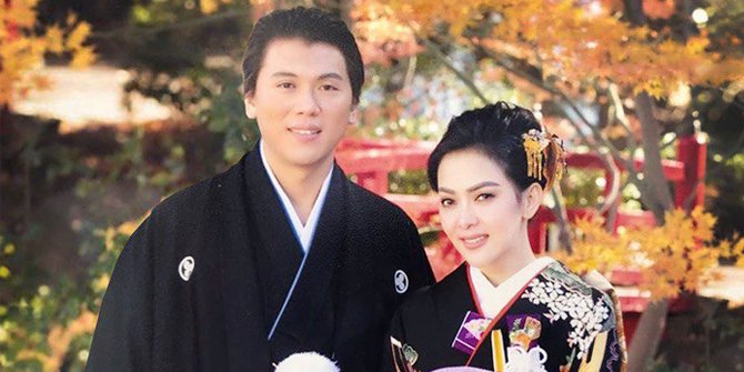 Kimono Cantik Syahrini Saat Pre-Wedding Dipilih oleh Mama 