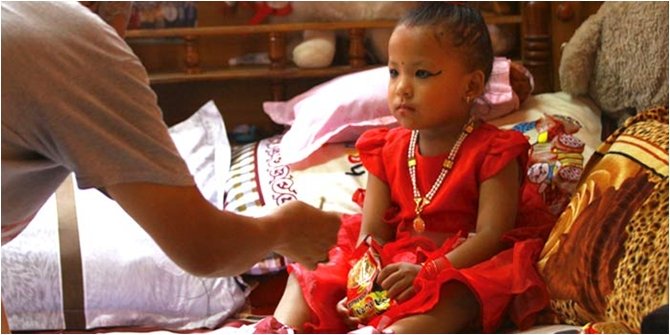 Baru 3 Tahun, Gadis Nepal ini Ditahbiskan Jadi 'Dewi Hidup 
