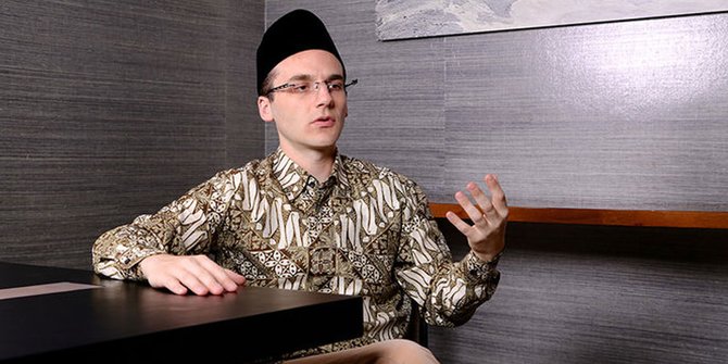 Kisah Mualaf Bule Ganteng Chaim Fetter di Lombok, Penuh Liku | Plus