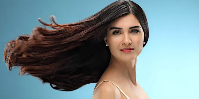Kompak, Tuba Buyukustun 'Cinta Elif' Antar Putri Kembar Sekolah