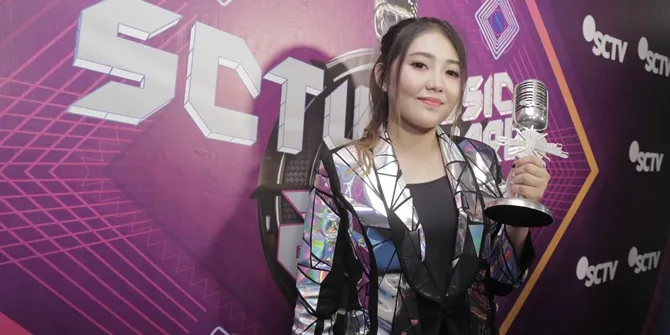Lagi-Lagi Menang di SCTV Music Awards, Via Vallen Mengaku Speechless