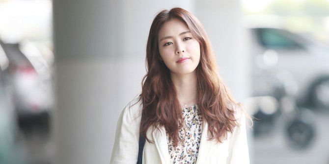 Lee Yeon Hee Tetap Cantik di Kehidupan Sehari-Hari