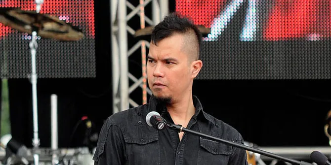 Lelah, Ahmad Dhani Ikut Dirawat - KapanLagi.com