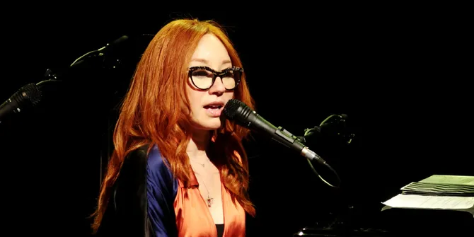 Lewat Lagu, Tori Amos 'Tantang' Presiden Rusia Dari Panggung