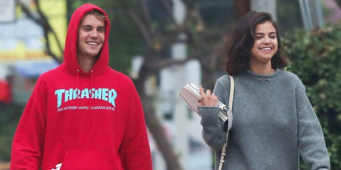 Liburan Bareng, Justin Bieber & Selena Gomez Rayakan Valentine Lebih Awal