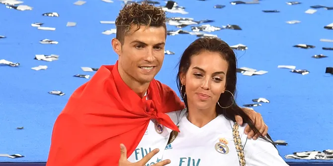 Liburan Eksotis, Cristiano Ronaldo & Georgina Rodriguez Tertangkap Mesra