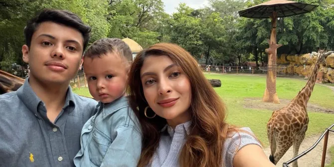 Liburan Seru Bareng Keluarga, Sarah Keihl Ajak Anaknya ke Kebun Binatang