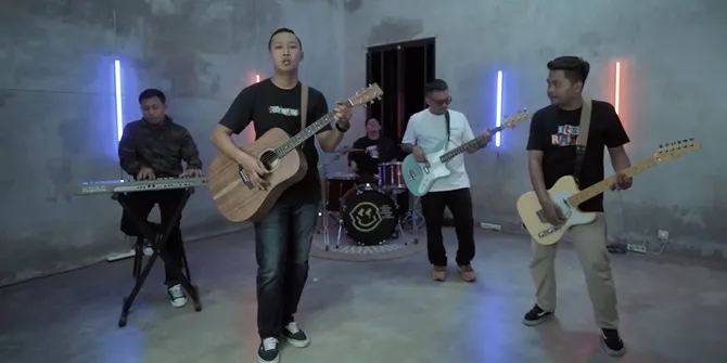 Lirik & Chord 'Klebus' Ngatmombilung Beserta Artinya - Trending Youtube & Viral di TikTok