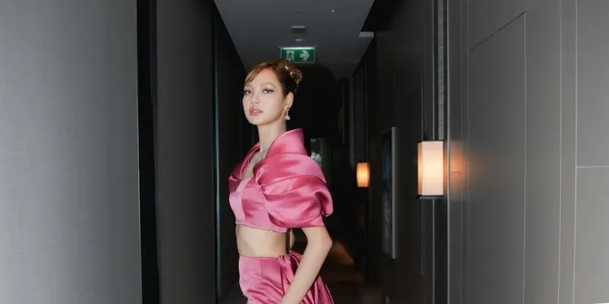 Lisa BLACKPINK Dikonfirmasi Main Film Layar Lebar Rom-Com Netflix, Debut Jadi Pemeran Utama