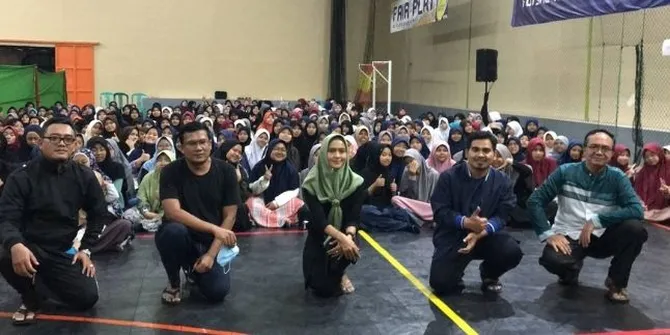 Lola Amaria Sebarkan Kebaikan ke Anak Santri Lewat Film 'PESANTREN'