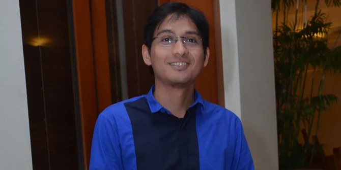 Lucky Hakim Bawa Buaya ke Panti Tuna Netra