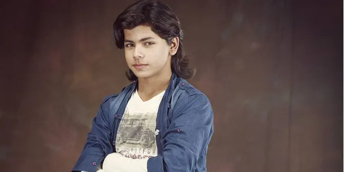 Makin Dewasa, Gantengnya Siddharth Nigam Saat 'Jadi' Pilot 