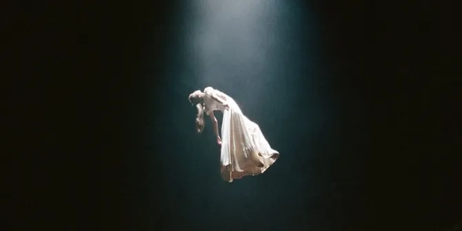 Makna dan Arti Lagu 'SUPERNATURAL' dari Ariana Grande, Perasaan Cinta yang Terasa Magis