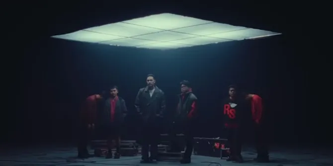 Makna Lagu Sialan - Adrian Khalif ft. Juicy Luicy, Tentang usaha untuk Move On