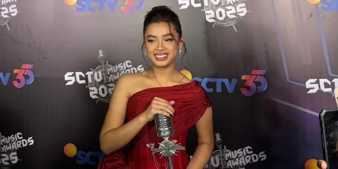 Menangkan Nominasi Lagu Remake Paling Ngetop, Aqeela Calista Tak Menduga Bawa Pulang Piala SCTV Music Award 2025